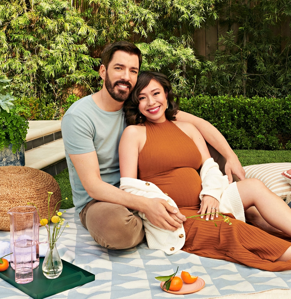 Drew and Linda pregnancy portrait picnic