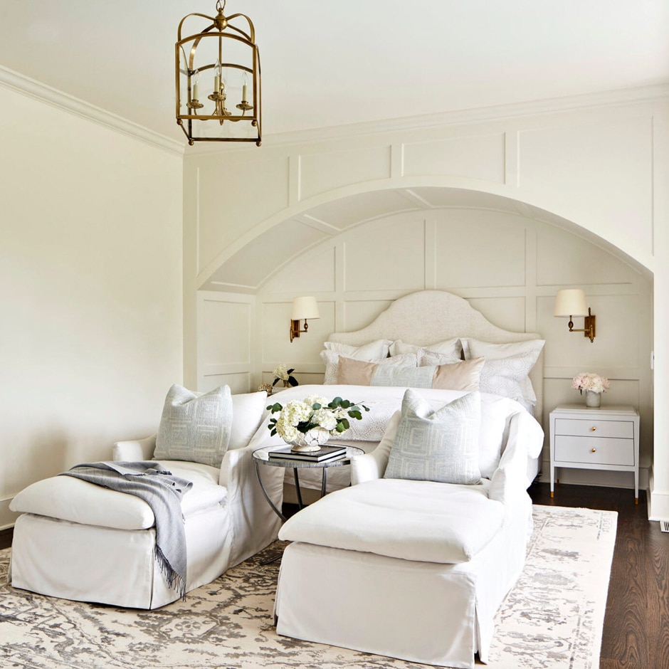 square trim in white bedroom