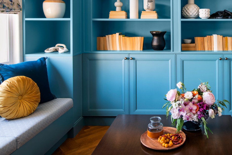 blue game room with table of flowers