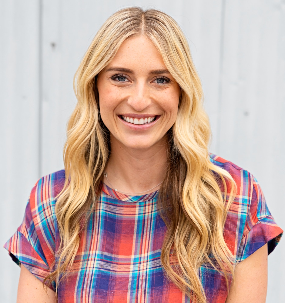 Jasmine Roth headshot in plaid shirt