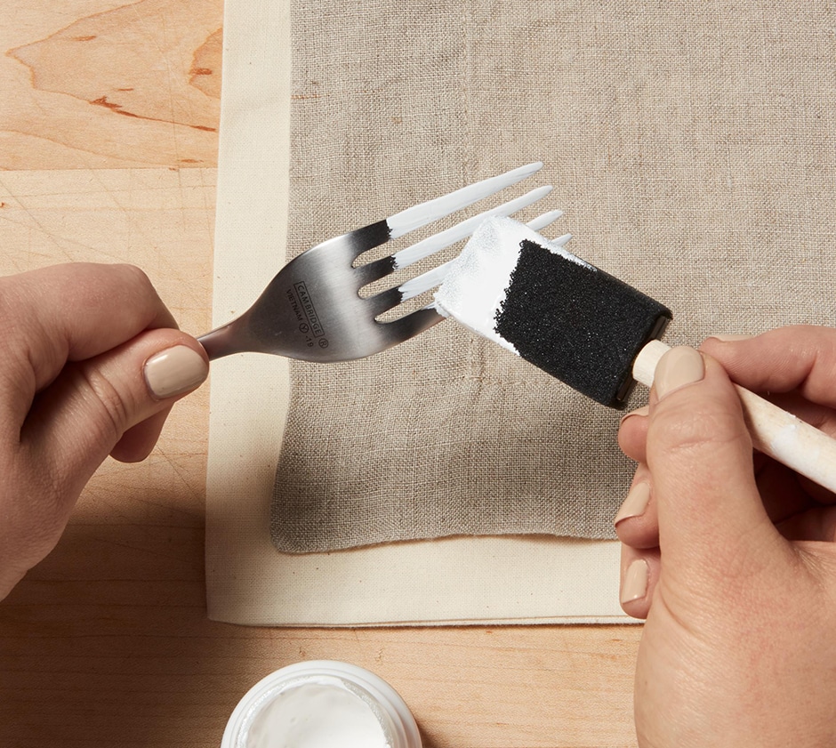 paint on fork to pattern napkin