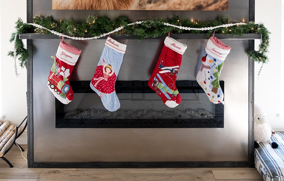 fireplace-stockings