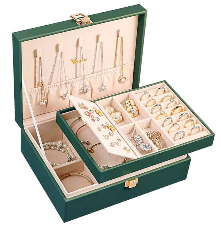 Green jewelry organizer