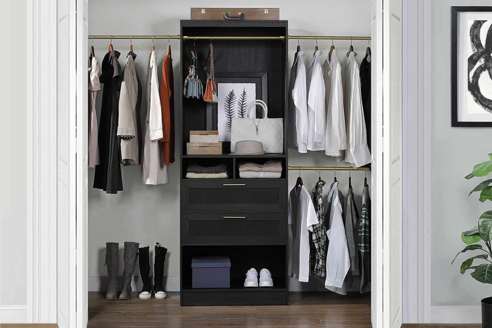 Closet Organization Made Easy With DECOMOMO