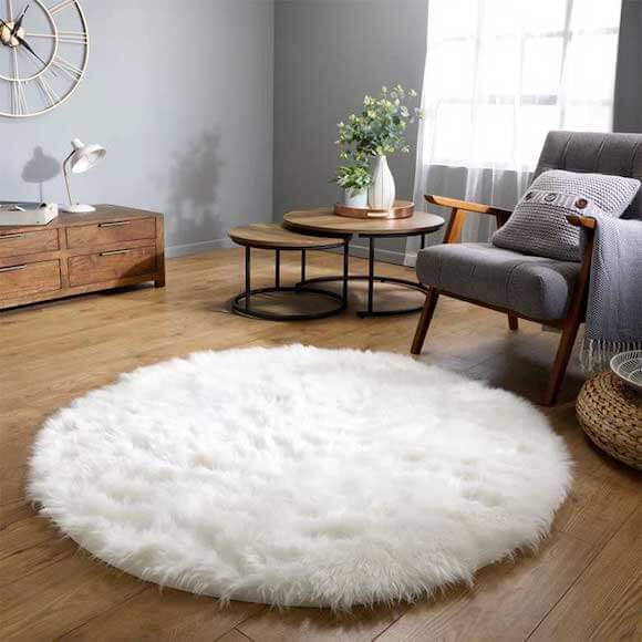 White round faux fur rug