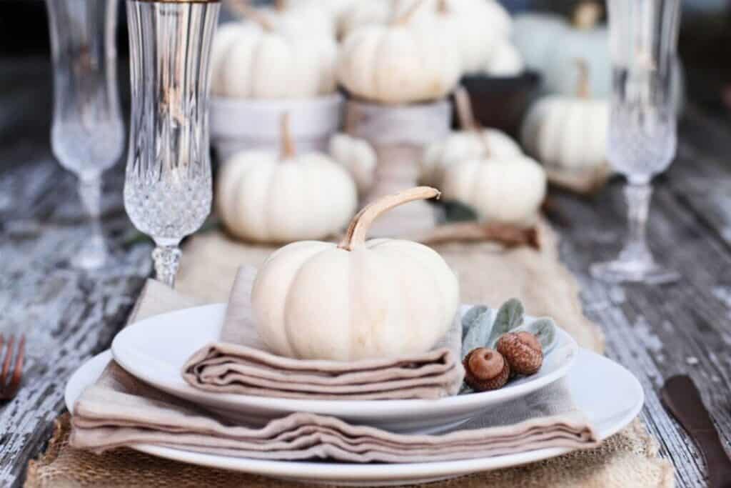 neutral colored thanksgiving table decorations