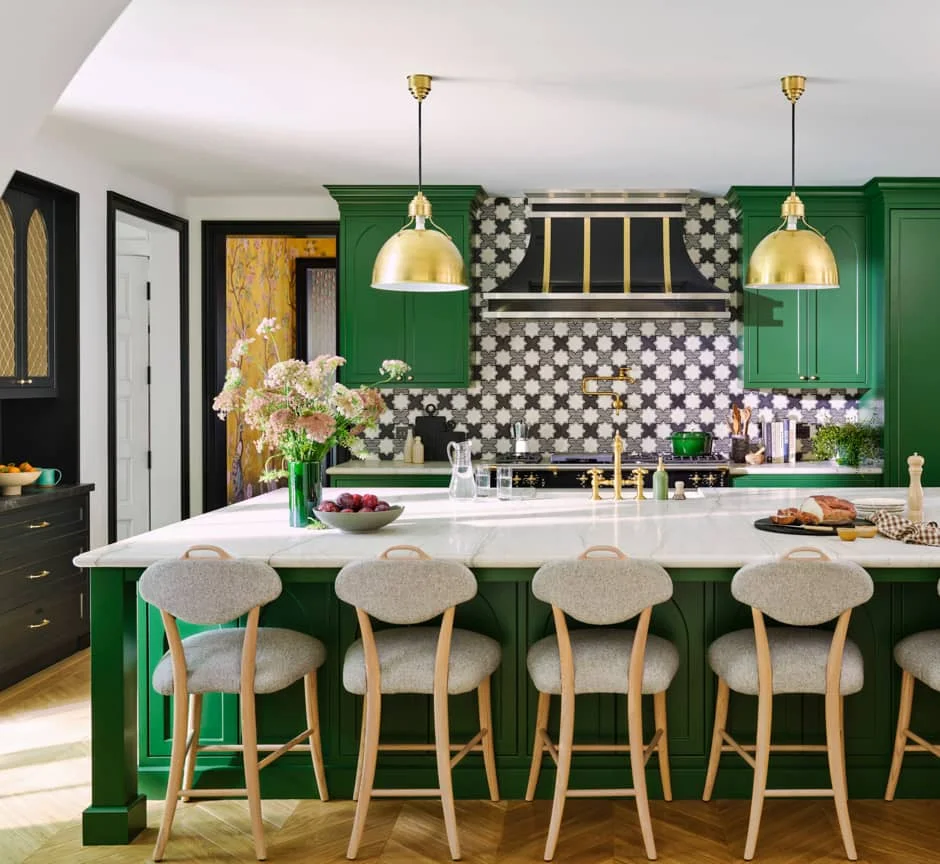 https://www.drewandjonathan.com/wp-content/uploads/2023/11/green-black-white-kitchen.jpg