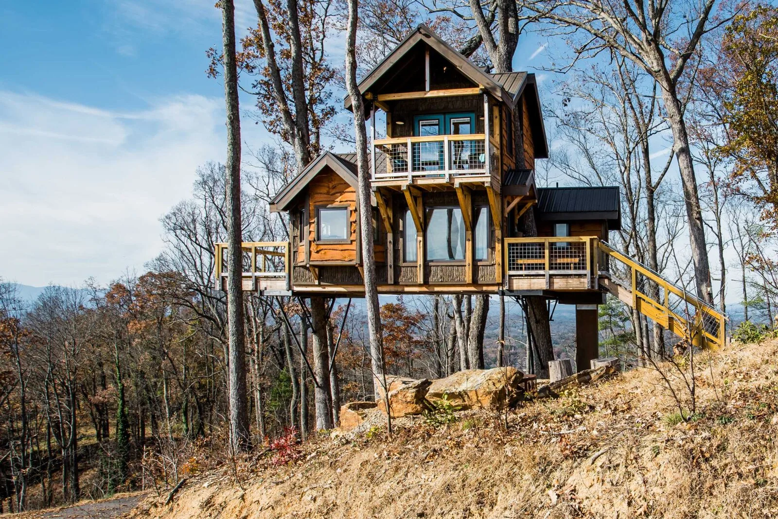 treehouse for rent on airbnb