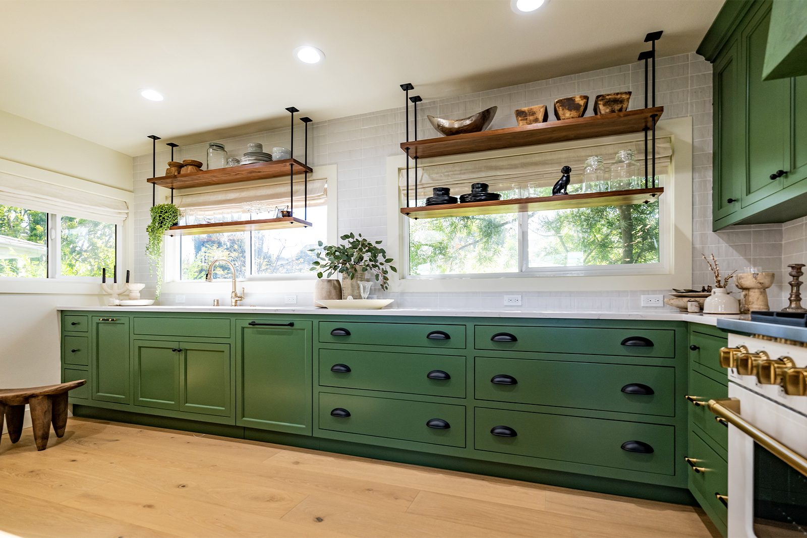emma roberts ciou season 4 green kitchen reveal best colorful kitchens