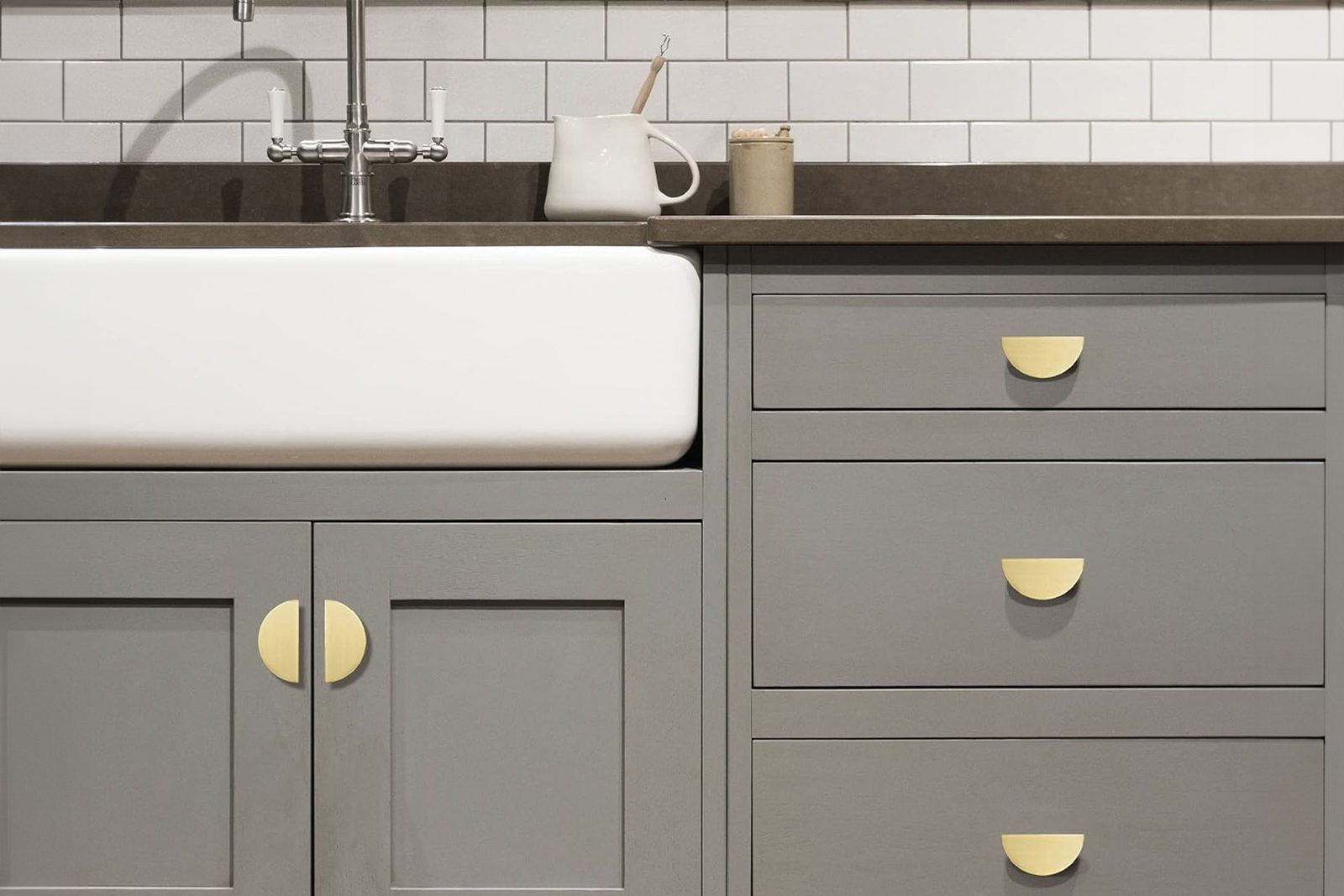 best drawer pulls, gold color, grey kitchen