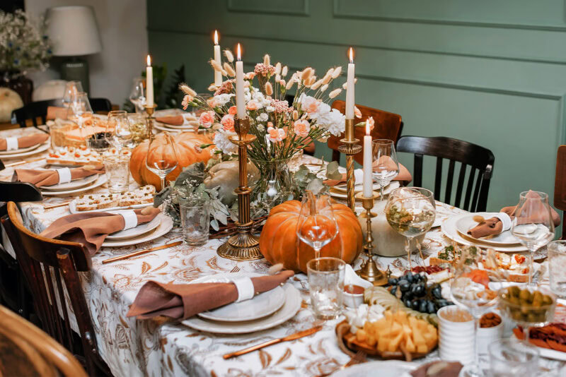 Ditsy Table Setting 10 Thanksgiving Table Decorating Ideas and Inspiration