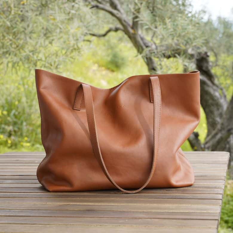 leather tote bag